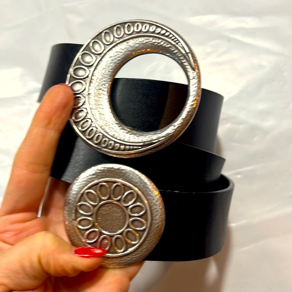Coldwater Creek WITCH Round moon HOOK belt black leather Silver Buckle 42” large - Picture 1 of 14